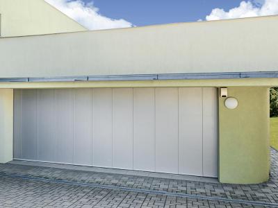posuvná garážová vrata, hladký panel, barva světlého hliníku