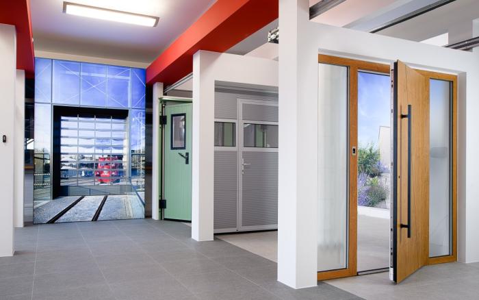 Trido Showroom, vystavené vzorky vrat, vstupní dveře Termo plus, lighbox